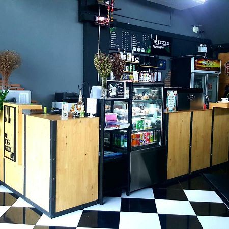 The Logbook Room And Cafe' Чонбури Екстериор снимка
