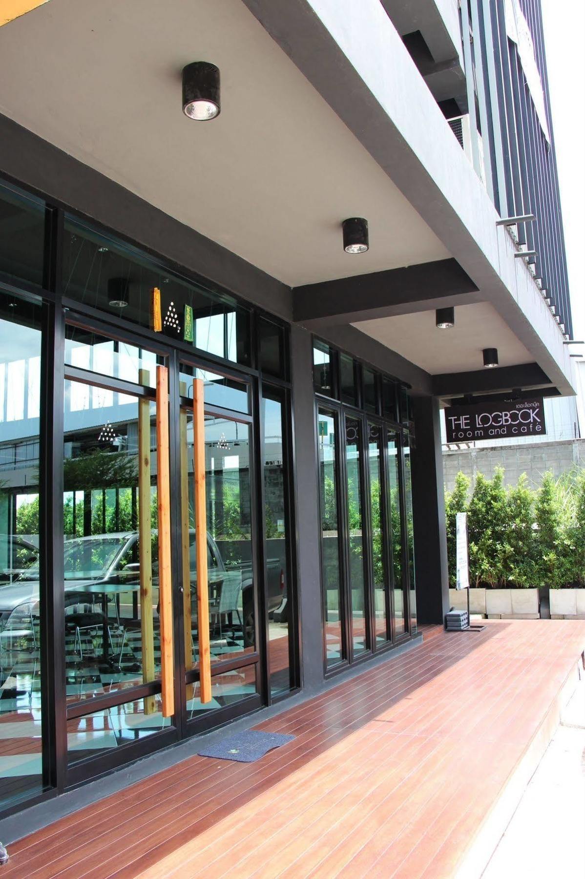 The Logbook Room And Cafe' Чонбури Екстериор снимка