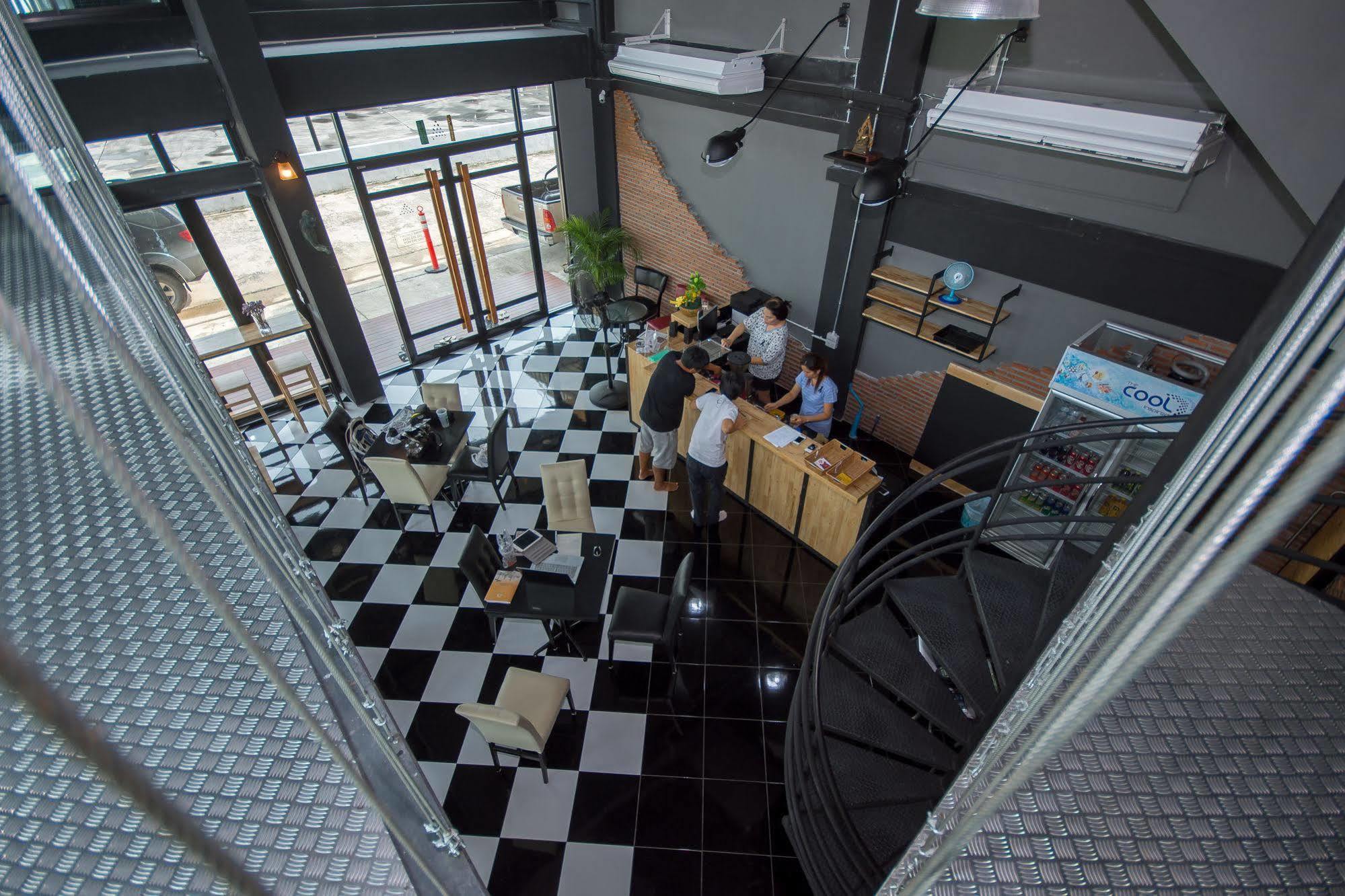 The Logbook Room And Cafe' Чонбури Екстериор снимка