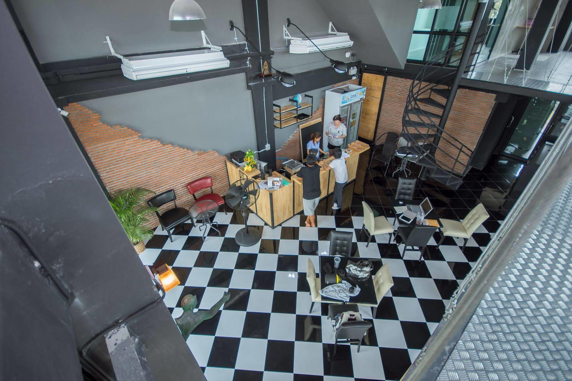 The Logbook Room And Cafe' Чонбури Екстериор снимка